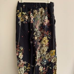 Zara Women’s Printed Flowy Pants